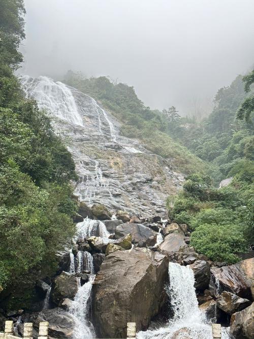 快过年了，去哪里旅游最好哀牢山风景区住宿云南那边的天气一年四季是怎么样的 汽车2